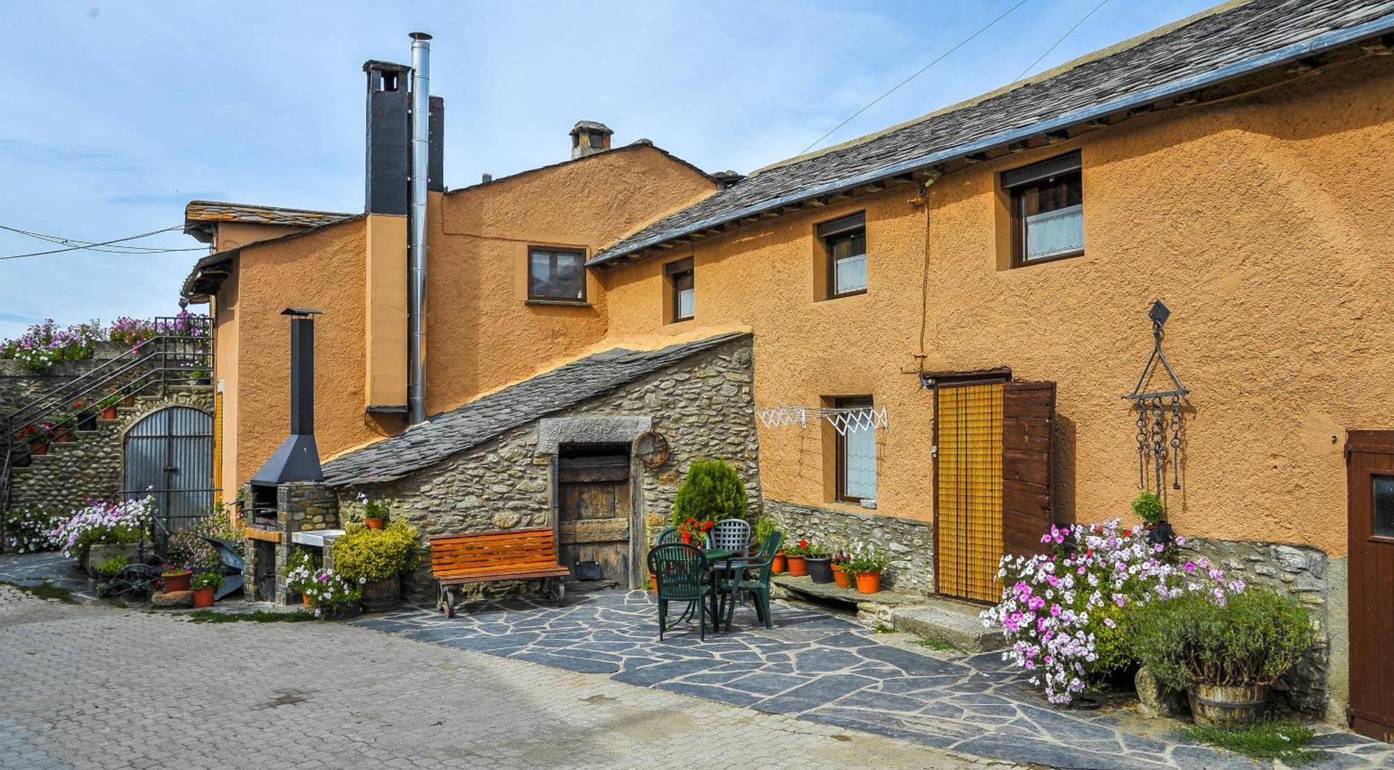 Gasthaus Cal Pascual Les Pereres Exterior foto